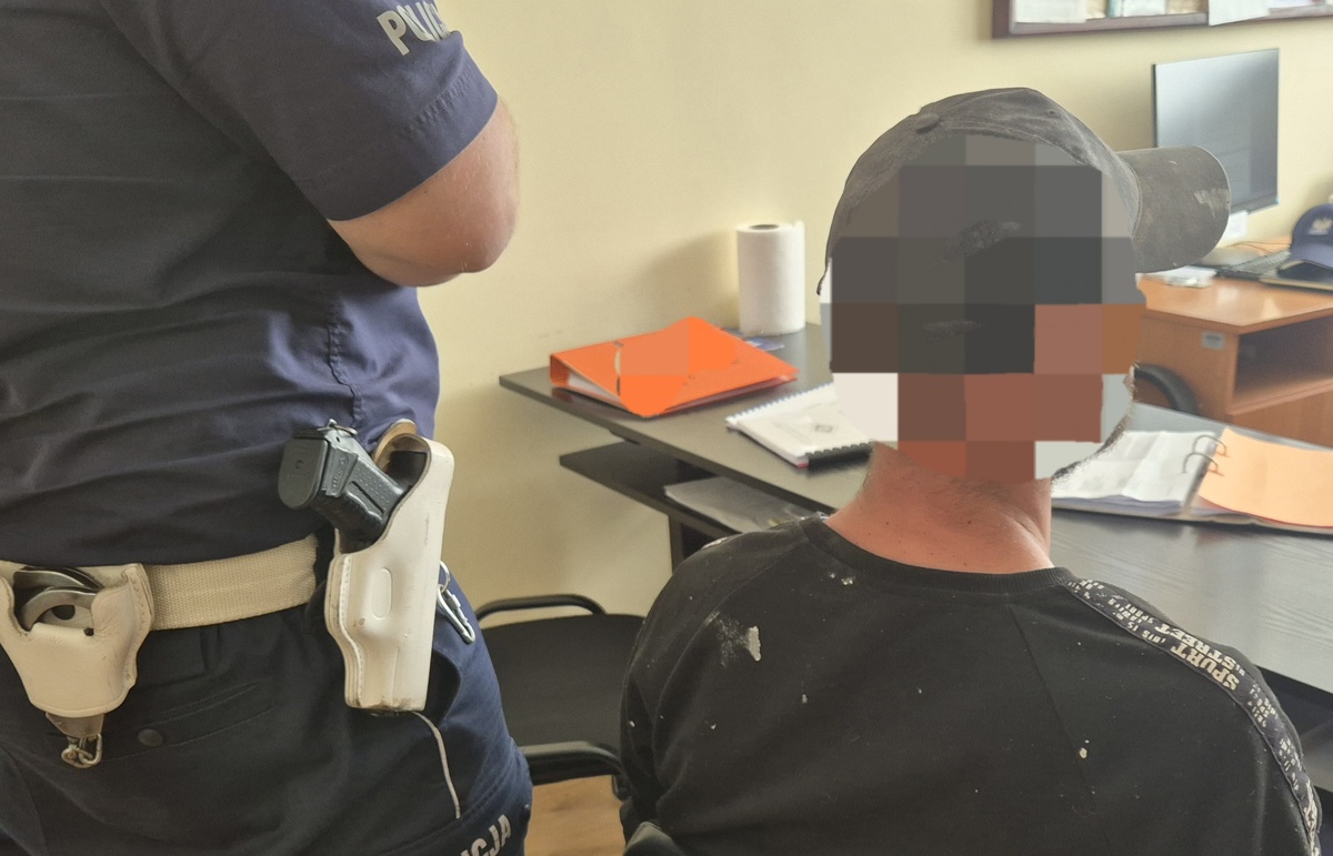 Policjant z zatrzymanym