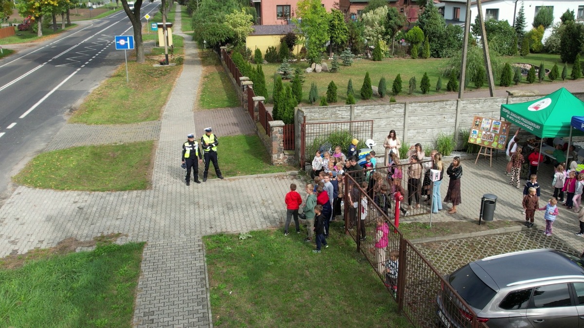 Policjanci podczas pomiaru prędkości