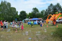 zdjęcie przedstawia uczestników festynu