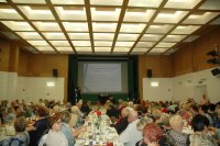 zdjęcie przedstawia spotkanie policjantów z seniorami w spółdzielni w lubartowie