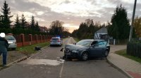 zdjęcie przedstawia zdarzenie drogowe, które miało miejsce  w Niedźwiadzie Kolonii