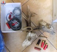 zdjęcie przedstawia amunicję i wnyki u 38 latka z powiatu lubartowskiego