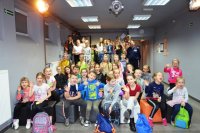 zdjęcie przedstawia spotkanie z dziećmi