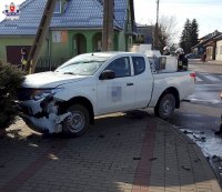 zdjęcie przedstawia samochód osobowy który uczestniczył w zdarzeniu drogowym