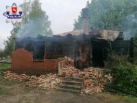 zdjęcie przedstawia dom mieszkalny w miejscowości Jeleń, który spłonął