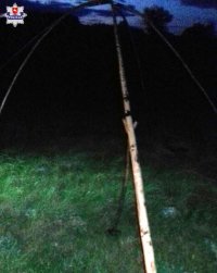 zdjęcie przedstawia urządzenie do połowy ryb tak zwaną podrywkę