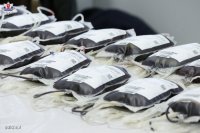 zdjęcie przedstawia bidony z krwią