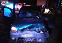 zdjęcie przedstawia samochód marki vw touran który brał udział w zdarzeniu drogowym w Ostrowie lubelskim