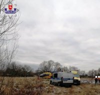 zdjęcie przedstawia służby ratownicze podczas akcji ratowania mężczyzny