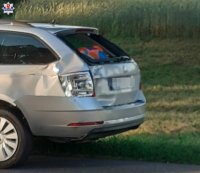 zdjęcie przedstawia samochód marki skoda, który brał udział w zdarzeniu drogowym w zagrodach Łukówieckich