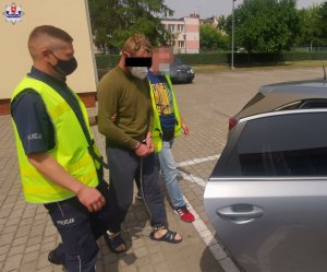 zdjecie przedstawia zatrzymanego 37-latka, który zabił swoją żonę