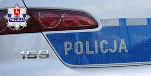 zdjęcie przedstawia policyjny radiowóz