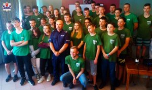 dzielnicowy na spotkaniu z młodzieżą