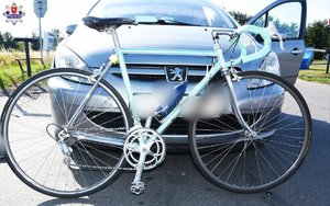 rower i samochód które brały udział w wypadku