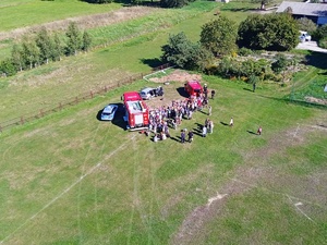 zdjęcie przedstawia pokaz symulacji wypadku drogowego w Woli Sernickiej