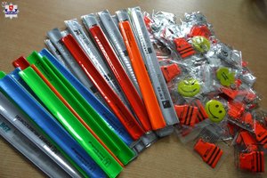 zna zdjęciu odblaski w rożnych kolorach