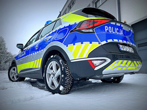 nowy oznakowany radiowóz