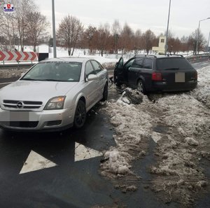 na zdjęciu dwa rozbite auta