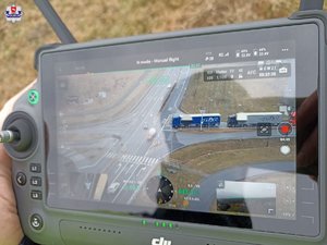 na zdjęciu monitor do obslugi drona