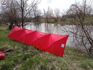 na zdjęciu parawan straży pożarnej