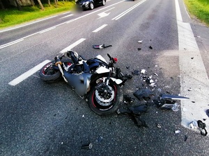 na zdjeciu auto ,które brało udział w zdarzeniu drogowym