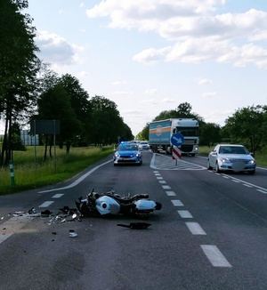 na zdjeciu auto ,które brało udział w zdarzeniu drogowym