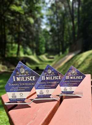 na zdjęciu policjanci,którzy brali udział w zawodach