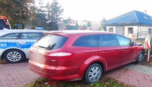 na zdjęciu uszkodzony Ford