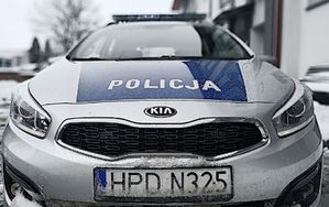 na zdjęciu radiowóz stojący oprzodem