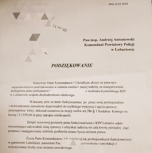 na zdjęciu list z podziękowaniami