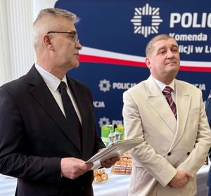 na zdjeciu dwóch policyjnych emerytów