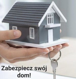 na zdjeciu dom na dłoni i klucz