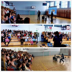 na zdjeciu policjantki na spotkaniu profilaktycznym z dziećmi