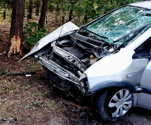 na zdjęciu uszkodzony Opel