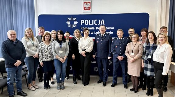 komendanci i pracownicy służby cywilnej