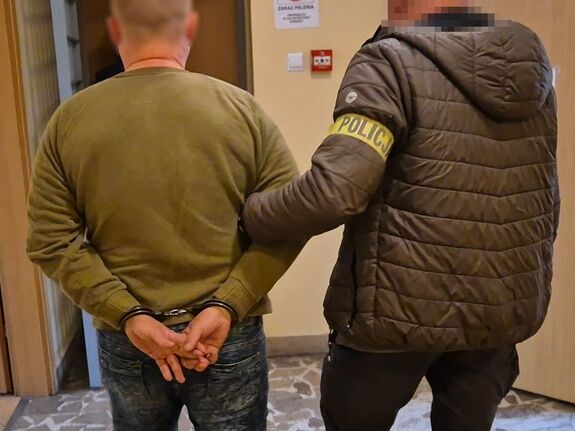 Policjant z zatrzymanym