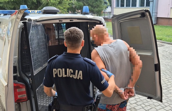 Policjant z zatrzymanym